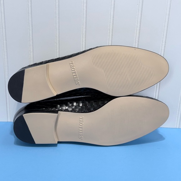 Women Black Trotters Liz Loafers size 11M - Picture 10 of 17